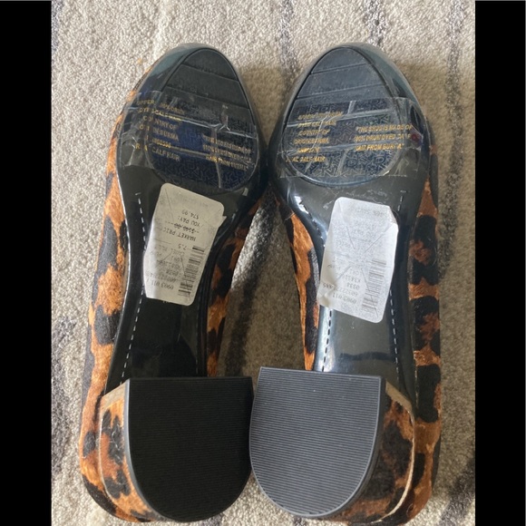 💴Sold💴 
DKNY Corrie Leopard Calf Hair Pump, Size 7.5 - Picture 3 of 12